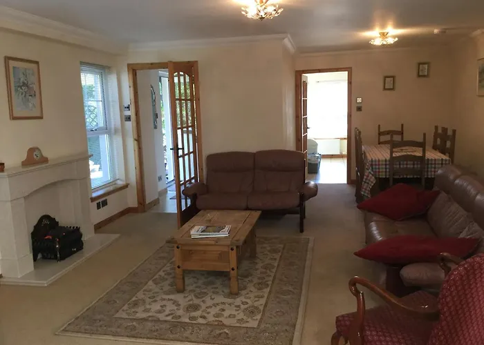 New Cottage 3 Bedroom Free Parking