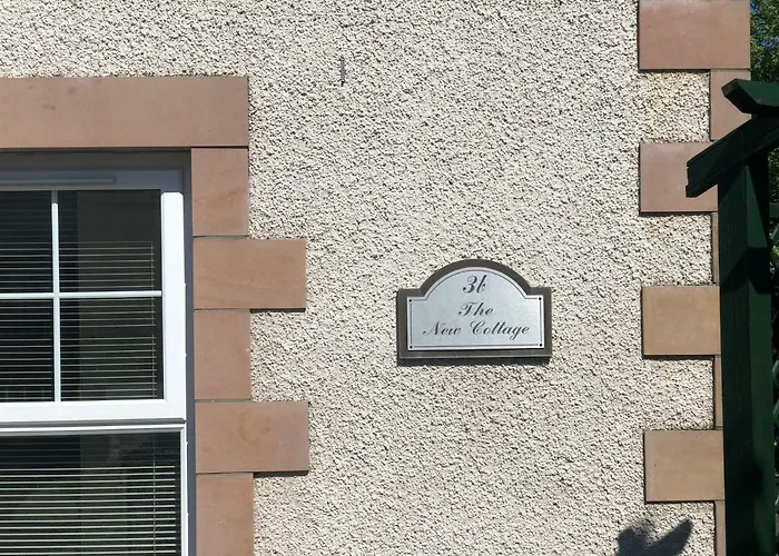 New Cottage 3 Bedroom Free Parking